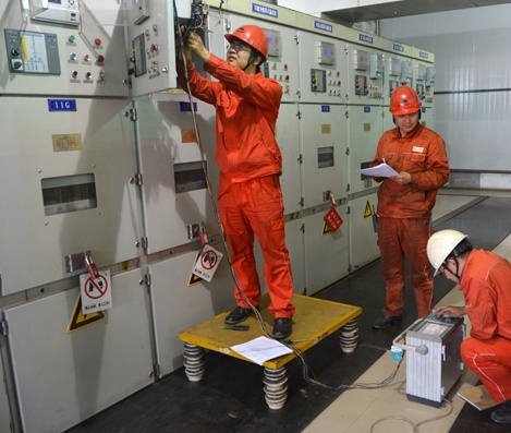 中環(huán)學(xué)校 焊工辦理畢業(yè)照