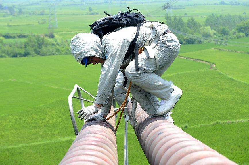 中環(huán)學(xué)校 焊工辦理畢業(yè)照